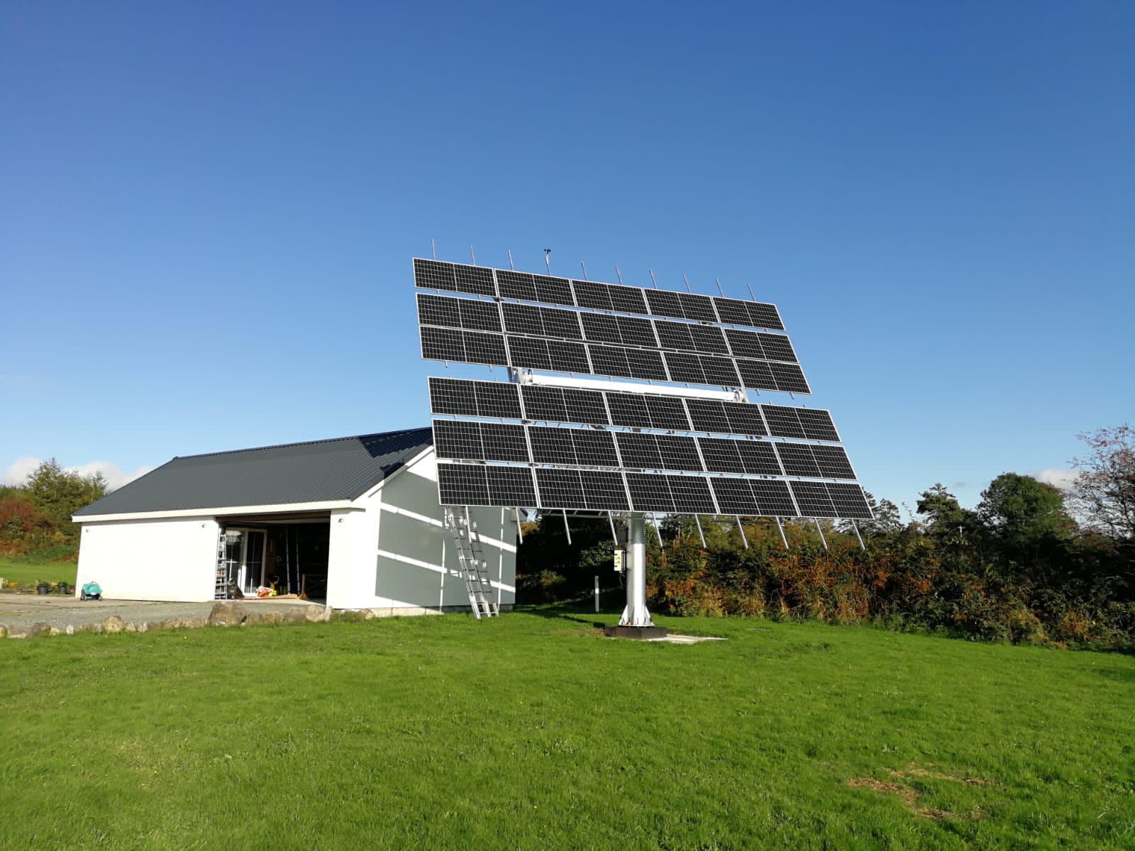 Ирландия 25KW фотоэлектрическая электростанция, используйте полноэкранные солнечные панели Mono DAH мощностью 460 Вт