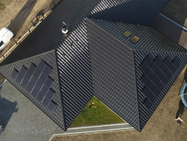 Полностью черная солнечная панель для домашней солнечной системы мощностью 13,2 кВт в Польше
