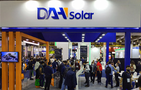DAH Solar представляет глобальный запатентованный продукт. Полноэкранный фотоэлектрический модуль сияет на InterSolar в Южной Америке в 2021 году.